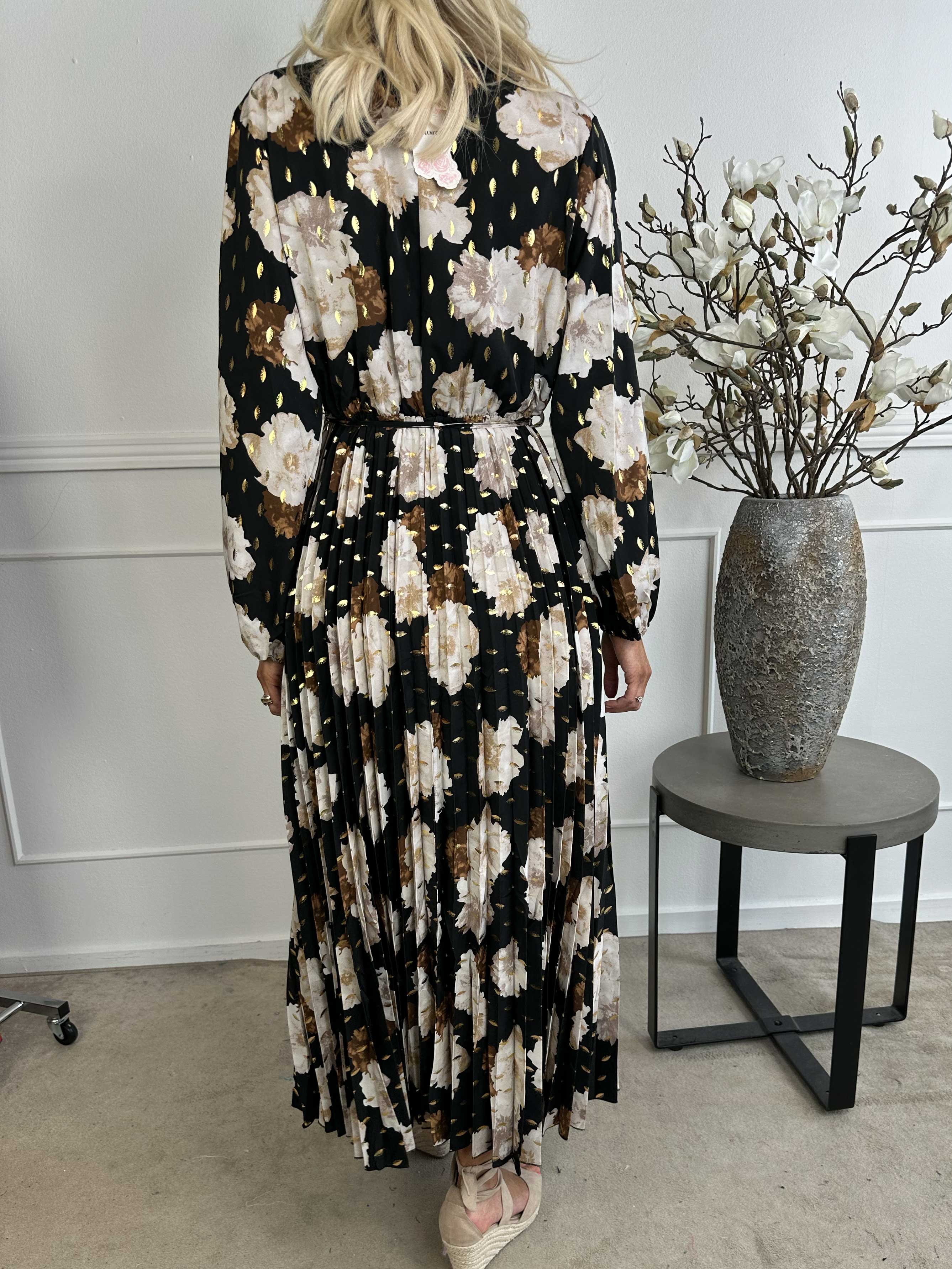 Malin - Blommig maxiklänning med veckad kjol